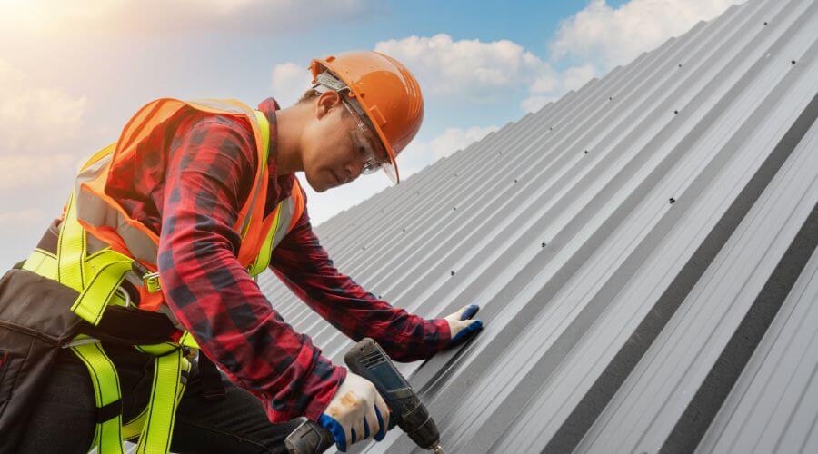 Professional gutter cleaning in Bellevue, WA